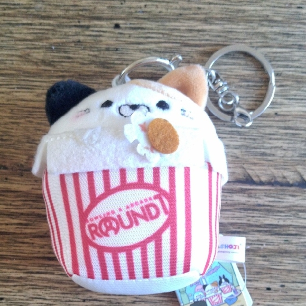 🦋ROUND 1 KEYCHAIN PLUSH 🦋
